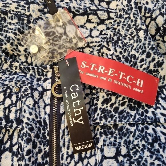 NWT! Cathy Daniels 3/4 Sleeve Zip Neckline Top Med - Picture 9 of 13